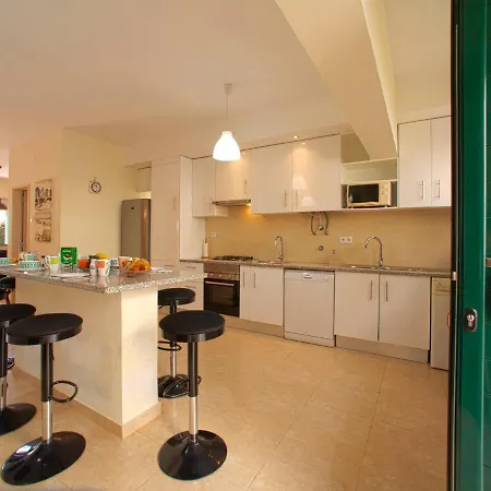 Roy's Place By Interhome Apartment